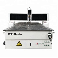Machine de sculpture CNC 1325 3D robuste pour la publicité Machine de routeur CNC en bois avec boîtier intérieur