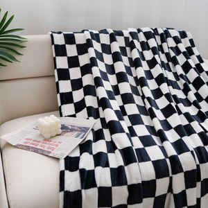 Vente chaude Couverture en polaire corail coréenne douce et chaude en flanelle <span class=keywords><strong>tricot</strong></span>ée pliée à motif damier personnalisée en taille personnalisée - Product Image 3