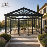 Véranda mobile en verre personnalisable, conçue avec un design d'enceinte extérieure en verre pour les villas, les balcons et les patios de jardin