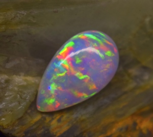 Opale naturelle multi-feu de haute qualité, 5,5 carats, 18,7*11*5,1 mm, cabochon, pierre précieuse en vrac pour la fabrication de bijoux - Product Image 2