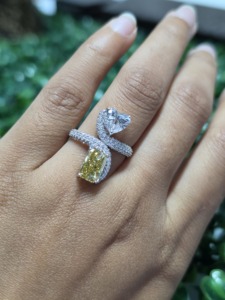 Anillo de Diamante Cultivado en Laboratorio con Corte Radiante en Forma de Corazón, Oro de 18K, Modelo CL-0040 de Caratleaf, para Mujer, Certificado IGI, Joyería para Regalo de Fiesta - Product Image 5