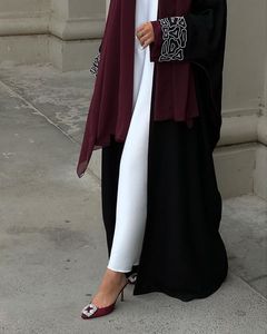 Elegante <span class=keywords><strong>Abaya</strong></span> Nera 2026 di Alta Qualità, Lunga e Modesta con Ricami Floreali sulle Maniche, Abito Musulmano Arabo - Product Image 5