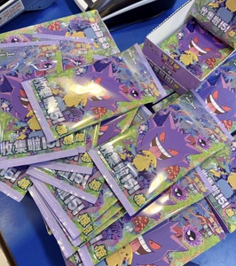 Boîte de cartes Pokémon en papier rouge et <span class=keywords><strong>violet</strong></span> PTCG version chinoise authentique officielle HCY - <span class=keywords><strong>Nouveau</strong></span> pack de cartes surprise scellé 151 - Product Image 2