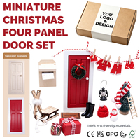 Mini maison de poupée en bois, ensemble de 4 portes, décorations de Noël, couronne de Noël, arbre, bonhomme de neige, luge, lanterne, accessoires de scène