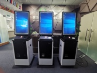 Logiciel intégré d'usine d'origine, API POS, SDK, lecteur de codes-barres, paiement en espèces et sans espèces, kiosque de commande automatique, Intel Core I3, écran LED