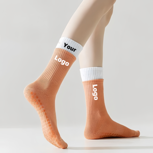 Chaussettes de yoga antidérapantes avec logo personnalisé, logo brodé personnalisé, chaussettes de yoga jacquard pour femmes, chaussettes de pilates antidérapantes - Product Image 1