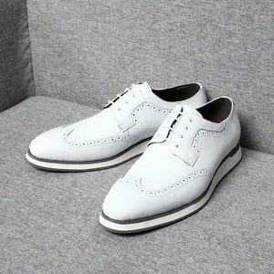 2024 mode blanc chaussures d'affaires bout rond pleine Brogues pleine fleur cuir de veau sur mesure hommes chaussures habillées à la main