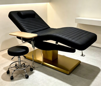 Luxuriöse Multifunktionale Massageliege mit Elektrischer Hebefunktion und Komfortablem Kissen für Schönheitssalon Spa Hotel Medizin