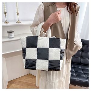Custom Wholesale Fashion Large Capacity Shoulder Women Luxury <b>Puff</b> Padded Tote Nylon Lightweight Waterproof Puffer <b>Bag</b> - Product Image 1