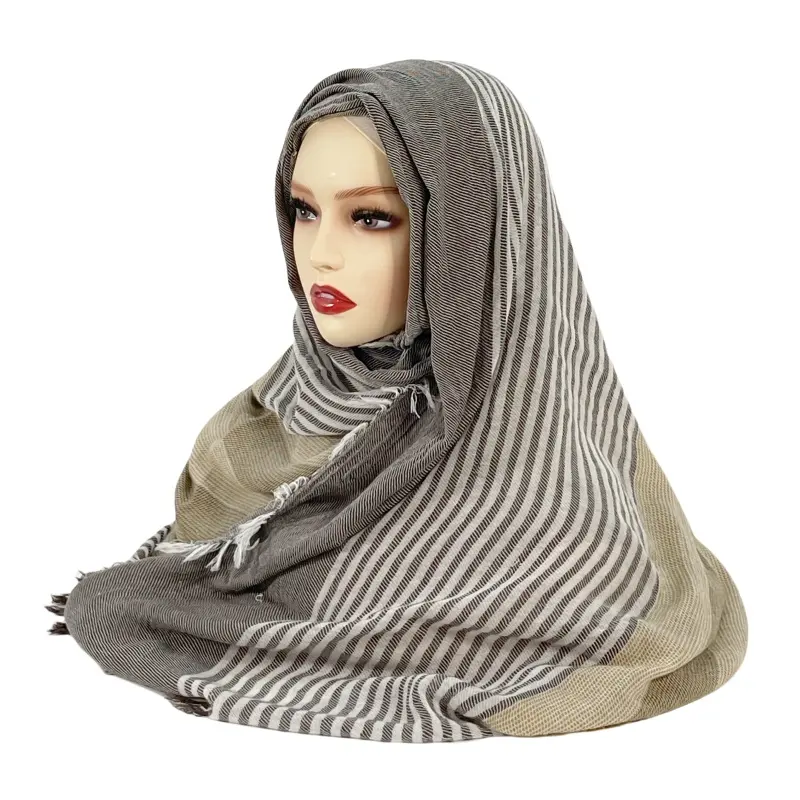 Wholesale ethnic maillard colored stripes crinkle cotton bandana head scarf tassel pleated shawl turban hijabs for muslim women