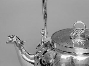 Théière en argent pur de fabrication artisanale japonaise personnalisable, martelée à la main, formes variées, vente en gros - Product Image 4