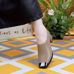 <span class=keywords><strong>Scarpe</strong></span> di vendita calda di nuovo arrivo per le donne tutte le stagioni che indossano <span class=keywords><strong>scarpe</strong></span> Casual con <span class=keywords><strong>tacco</strong></span> spesso a punta quadrata - Product Image 3