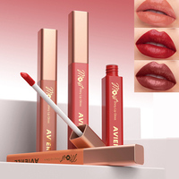 Gloss à lèvres effet miroir, waterproof, hydratant, longue tenue, formule liquide transparente, vegan, pour des lèvres brillantes et pulpeuses.