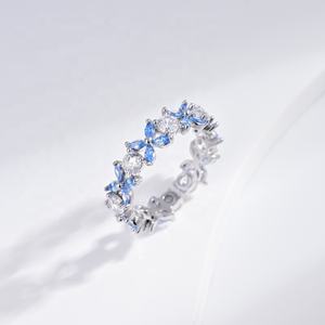 Anillo de lujo personalizado de plata de ley S925 con circonitas de colores para mujer, moda 2026, minimalista, delicado, con diseño de trébol, para verano. - Product Image 4