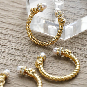 Anillo Abierto de Lujo Aazuo Vintage de Oro Amarillo Sólido de 18k con Diamantes Reales y Perlas Naturales de Akoya Grado AAAA Blancas para Mujer - Product Image 2