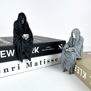 Nero vestito misterioso signore ornamento elettrizzante mietitore speciale decorazione da giardino 3D stampa regalo artigianale - Product Image 1