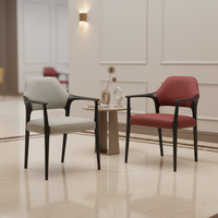 Chaise de salle à manger en cuir en bois de frêne rouge au design nordique moderne avec dossier rembourré doux, stable pour la maison, l'hôtel, le bar