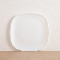 Service de vaisselle en verre opale à bords festonnés carrés, assiettes et bols blanc laiteux à bordure en forme de pétale, vaisselle en gros