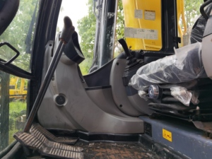 Excavadora Kobelco SK200D Usada de 20 Toneladas, Eficiente en Consumo de Combustible, para Obras Municipales y Movimiento de Tierras, Bien Mantenida, Original de Japón - Product Image 6