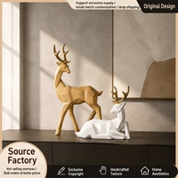 Ensemble de sculptures géométriques de cerfs scandinaves en bois et résine blanche, deux pièces, pour la décoration de salon