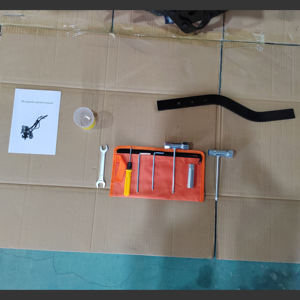 Motoculteur thermique 2 temps 2,6 CV HH-80 avec largeur de travail de 30-35 cm, cultivateur manuel pour le déchaumage et le labourage du sol - Product Image 2