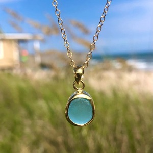 Nuova Collana Estiva Minimalista in Stile Europeo Placcata Oro con Ciondolo in Vetro Marino Trasparente e Pietra <span class=keywords><strong>di</strong></span> Luna per Donne - Product Image 2