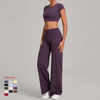 Ensemble de yoga léger et uni pour femme, deux pièces : T-shirt court à manches courtes et dos évidé, et pantalon large taille haute coupe ample en nylon