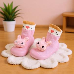 รองเท้าพื้นนิ่มใส่ในบ้านสำหรับทารกและเด็กวัยหัดเดินถุงเท้ากระต่ายน่ารักดีไซน์กันลื่นสำหรับเด็กผู้หญิงฤดูใบไม้ร่วงและฤดูหนาว - Product Image 6