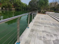 Système de garde-corps en câble d'acier inoxydable réglable en hauteur de 42 pouces pour escaliers et terrasses avec un design contemporain