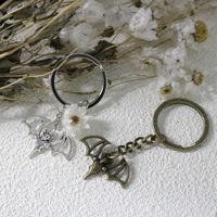 Porte-clés Gothique Chauve-souris en Alliage de Zinc Argent Vieilli, Anneau Porte-clés Vampire Ailé pour Accessoire de Costume d'Halloween