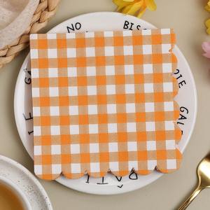 Serviettes en <span class=keywords><strong>papier</strong></span> jetables 2 plis en pâte de bois vierge avec bord irrégulier imprimé au laser motif à carreaux – 20 pièces pour fournitures de fête - Product Image 4