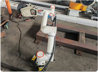 Station de travail robotisée collaborative à bras articulé en acier, avec solutions personnalisables pour applications de soudage multi-usages