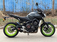 Moto de rue Yamaha MT-09 900cc EFI refroidie par eau >260 km/h Vitesse maximale Performances puissantes Qualité fiable Conduite agressive