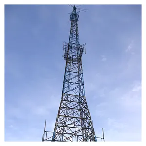 Nouveau design de tours cellulaires de télécommunications Tour de communication par téléphone portable Prix de la tour de communication de pôle télécom en acier