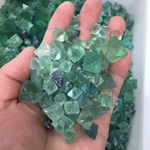 <span class=keywords><strong>Fluorite</strong></span> naturale all'ingrosso <span class=keywords><strong>pietra</strong></span> grezza e <span class=keywords><strong>Fluorite</strong></span> verde octaedro per la decorazione - Product Image 1