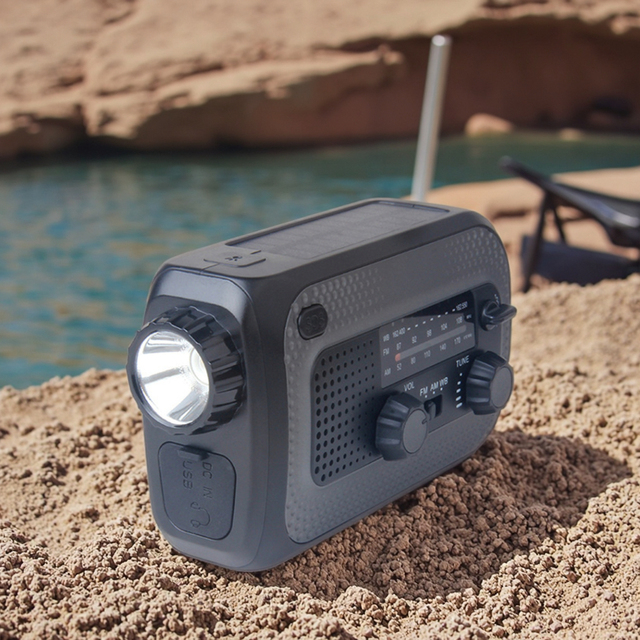 Wholesale Multi-function Outdoor Emergency Radio Hand-powered Flashlight NOAA Solar Charging Power Banks