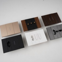 KLASS 118 Tipo Estándar Estadounidense, Enchufe Eléctrico de Doble Polo de Lujo, Acabado Mate, Panel de Dos Tonos, USB C, para Proyectos Comerciales y de Oficina