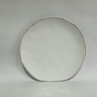 Service de table vintage en grès à motifs floraux en relief, finition émaillée réactive mate, céramique écologique