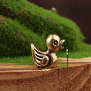 ตุ๊กตาเป็ดทองเหลือง 2 ชิ้น งานฝีมือสีบรอนซ์โบราณ ของตกแต่งโต๊ะ ของประดับรถยนต์ รูปทรงสัตว์ ของตกแต่งบ้าน - Product Image 4