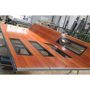 <span class=keywords><strong>Porte</strong></span> <span class=keywords><strong>de</strong></span> <span class=keywords><strong>garage</strong></span> sectionnelle <span class=keywords><strong>motorisée</strong></span> pour villa, facile à installer, en aluminium texturé bois moderne, pour usage résidentiel - Product Image 1