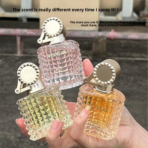 Set Regalo di Profumo Spray Eau De Toilette con Design Decorato per Donne <span class=keywords><strong>Co</strong></span> True <span class=keywords><strong>Me</strong></span> Gardenia Patchouli Fragranze Fresche e Durature - Product Image 1
