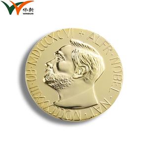 Monedas Coleccionables Personalizadas de Metal Dorado Redondo con Caracteres en Relieve y Logotipo en Plata - Product Image 2