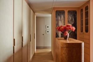 Armoire <span class=keywords><strong>de</strong></span> chambre moderne en bois <span class=keywords><strong>de</strong></span> noyer personnalisée, design modulaire à cadre apparent, système <span class=keywords><strong>de</strong></span> rangement professionnel en placage/mélamine - Product Image 6