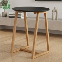 Table d'appoint écologique en bambou, plateau rond noir charbon, pour salon, table d'appoint de canapé avec pieds croisés, idéale pour les petits espaces