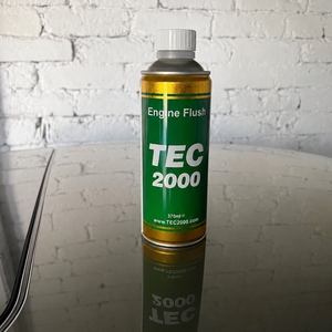 Líquido de limpieza de motor Premium TEC 2000 diseñado para la limpieza del motor del vehículo, tratamiento del aceite y mejora del rendimiento. - Product Image 2