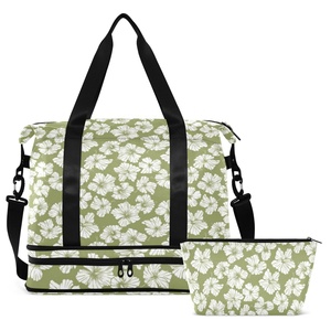 Bolsa de Viaje Personalizada con Diseño de Flor de Hibisco Verde Hawaiano, Bolsa de Deporte para Mujer, Bolsa de Viaje Extensible - Product Image 1