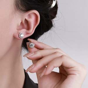 ต่างหูเงินแท้ S925 รูปทรงเรขาคณิตประดับมอสซาไนต์ ต่างหูทรงสี่เหลี่ยม ต่างหูแบบติดหูประดับมอสซาไนต์ - Product Image 1