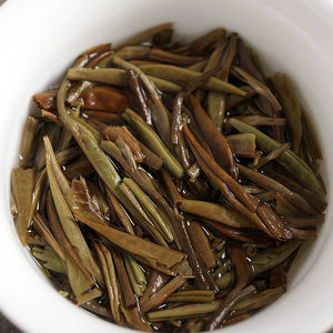 Yunnan เข็มเงินผมขาว Baihao Yinzhen ขนสีขาว100กรัมเค้กแสงจันทร์เล็กๆความงามชาขาวแสงจันทร์เค้กชาขาว - Product Image 5