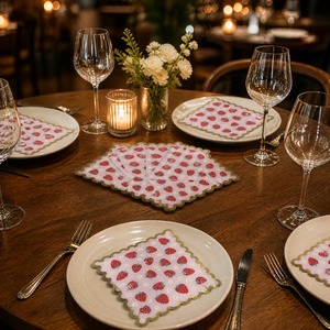 Serviettes en papier jetables imprimées fraises, en pâte de bois vierge, 2 plis, 4 volets, bord doré, pour fêtes et décorations d'anniversaire - Product Image 4
