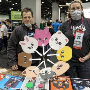 KPOP Custom Photo Printed Hand Fans Clear Plastic Craft Round Picket for Self Expression - Product Image 2